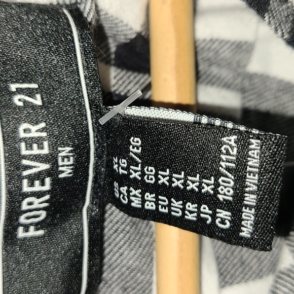 Forever 21 Men- Plaid top - Picture 2 of 3